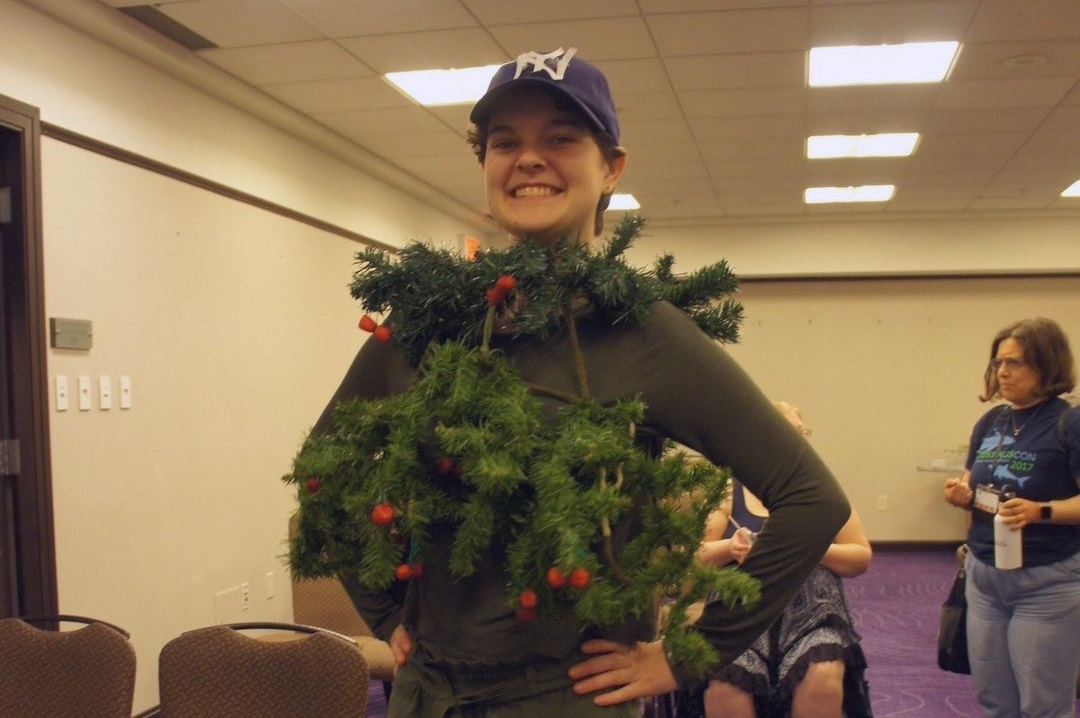 An attendee proudly display's their Filif cosplay